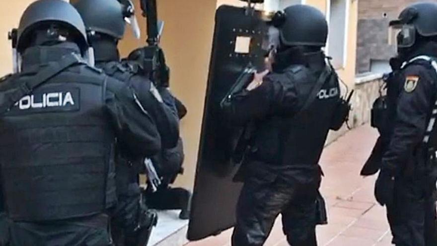 Efectius del CNP durant l’operació antidroga a Lloret. | POLICIA NACIONAL