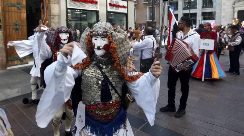 El Eifolk llena el centro de Zaragoza de música y danzas