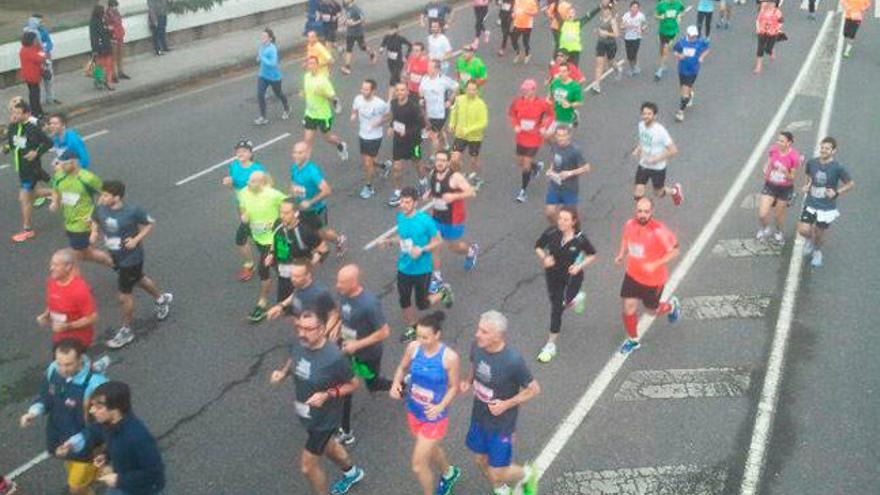 Primeros metros de la carrera, esta mañana. / J. LORES