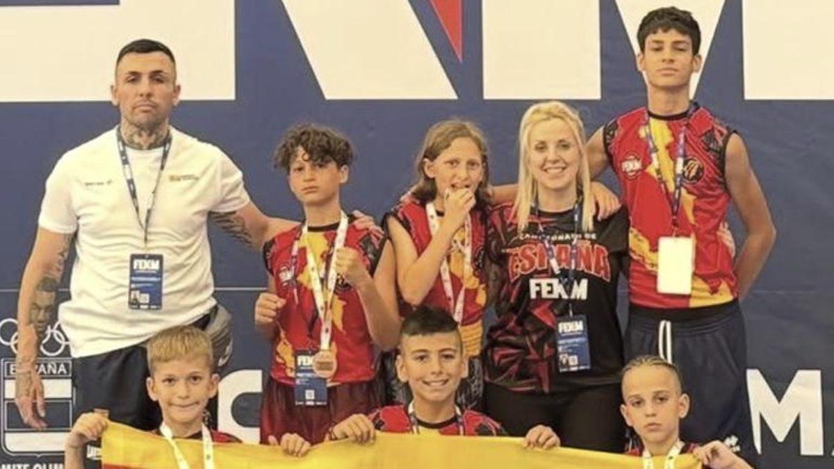 Siete medallas en el Nacional Junior de Kickboxing.