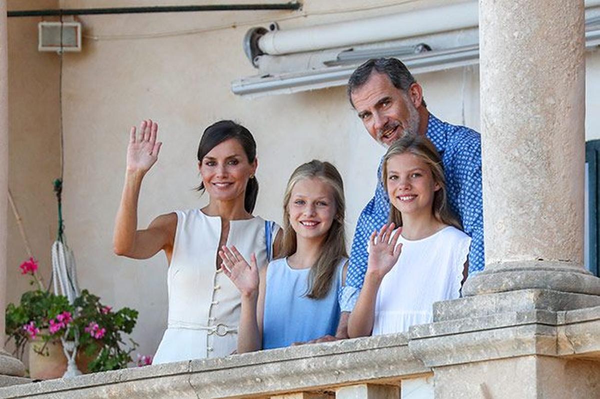 LOS REYES VISITAN EL MUSEO SON MARROIG CON SUS HIJAS