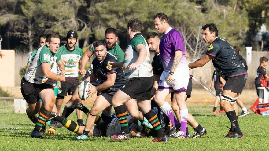 Un instante del encuentro disputado ayer entre el Ibiza Rugby Club y el Shamrock. | VICENT MARÍ