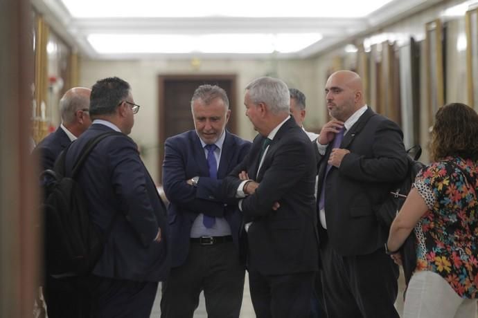 Ángel Víctor Torres mantiene un encuentro en Madrid con el ministro Ábalos