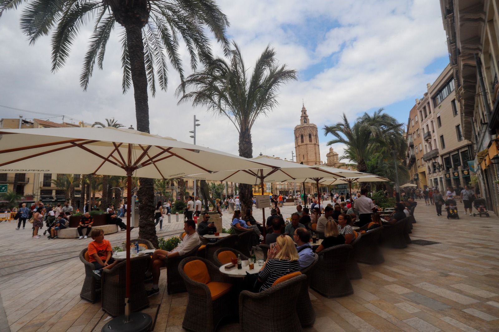 Ambiente en las calles de València el 9 d'Octubre