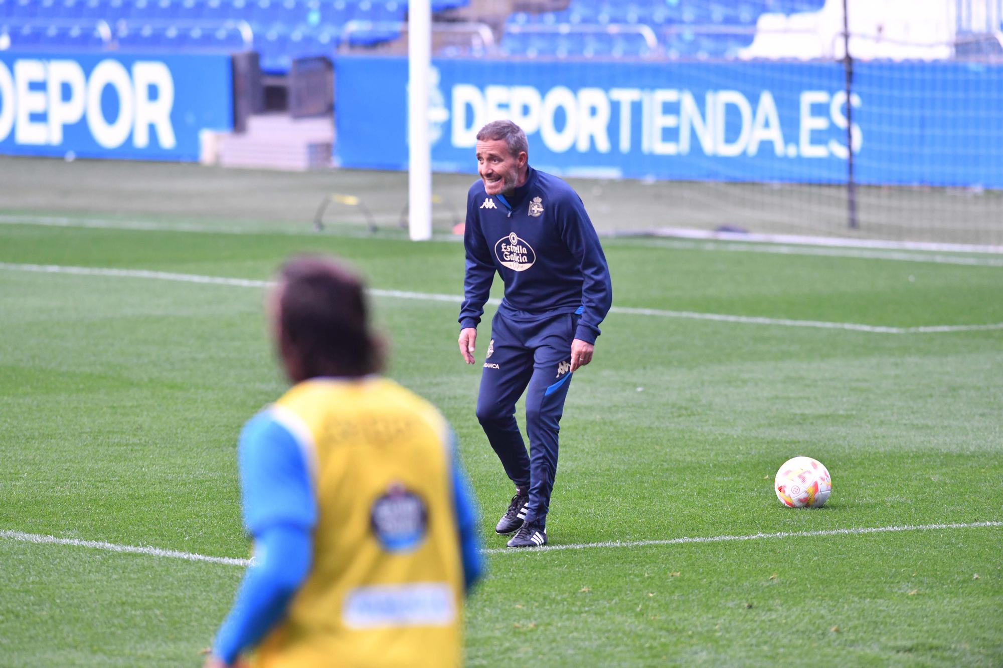 Óscar Cano toma las riendas del Dépor con su primer entrenamiento en Riazor