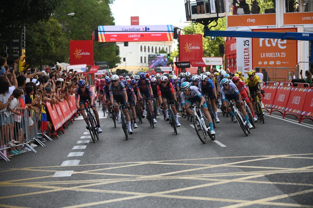 En imágenes | Así se ha vivido la llegada de La Vuelta a Zaragoza.