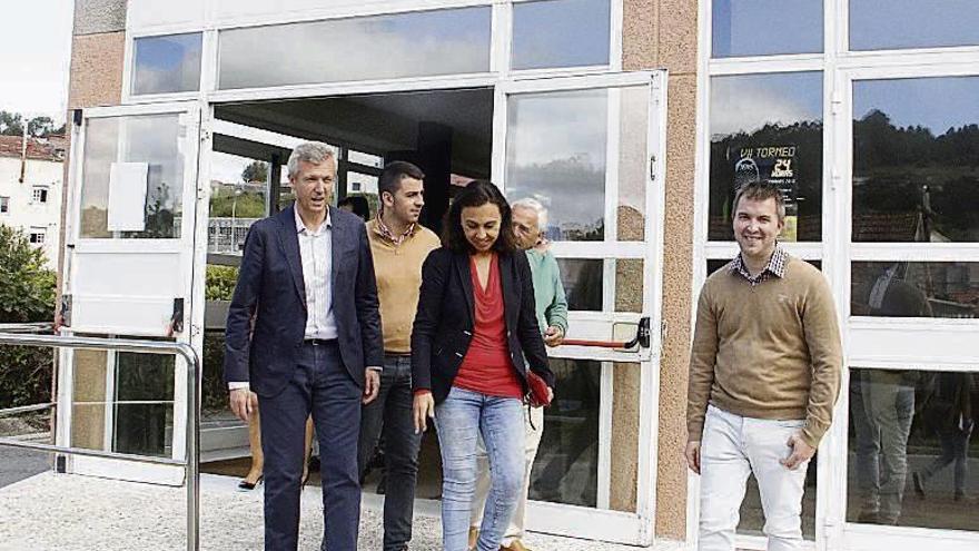 Alfonso Rueda y María Ramallo visitan el pabellón de A Raña. // S.A.