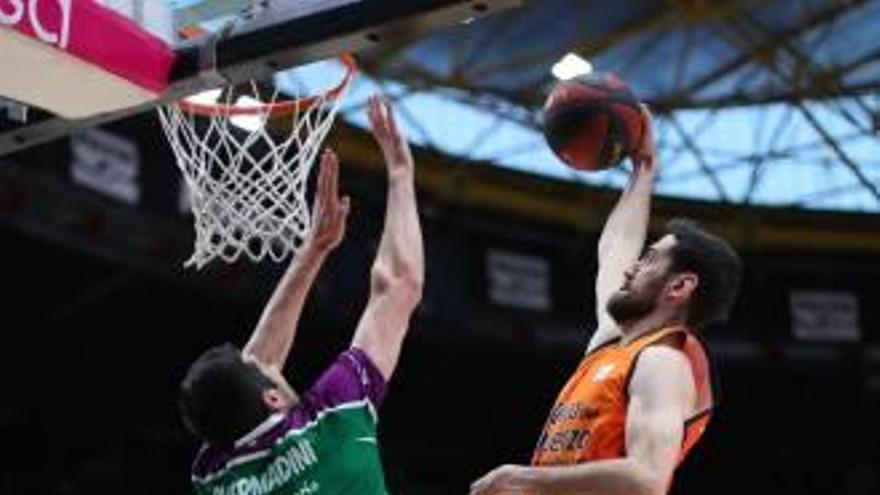 El Valencia Basket arrasa en la Fonteta