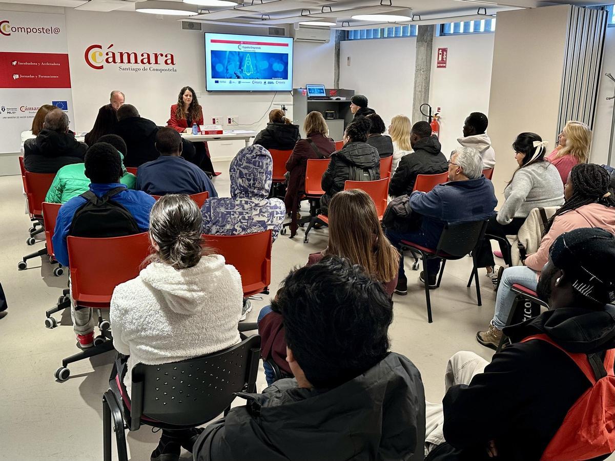 María Rozas, primeia teniente de la alcaldesa, presidió la ceremonia de entrega de diplomas
