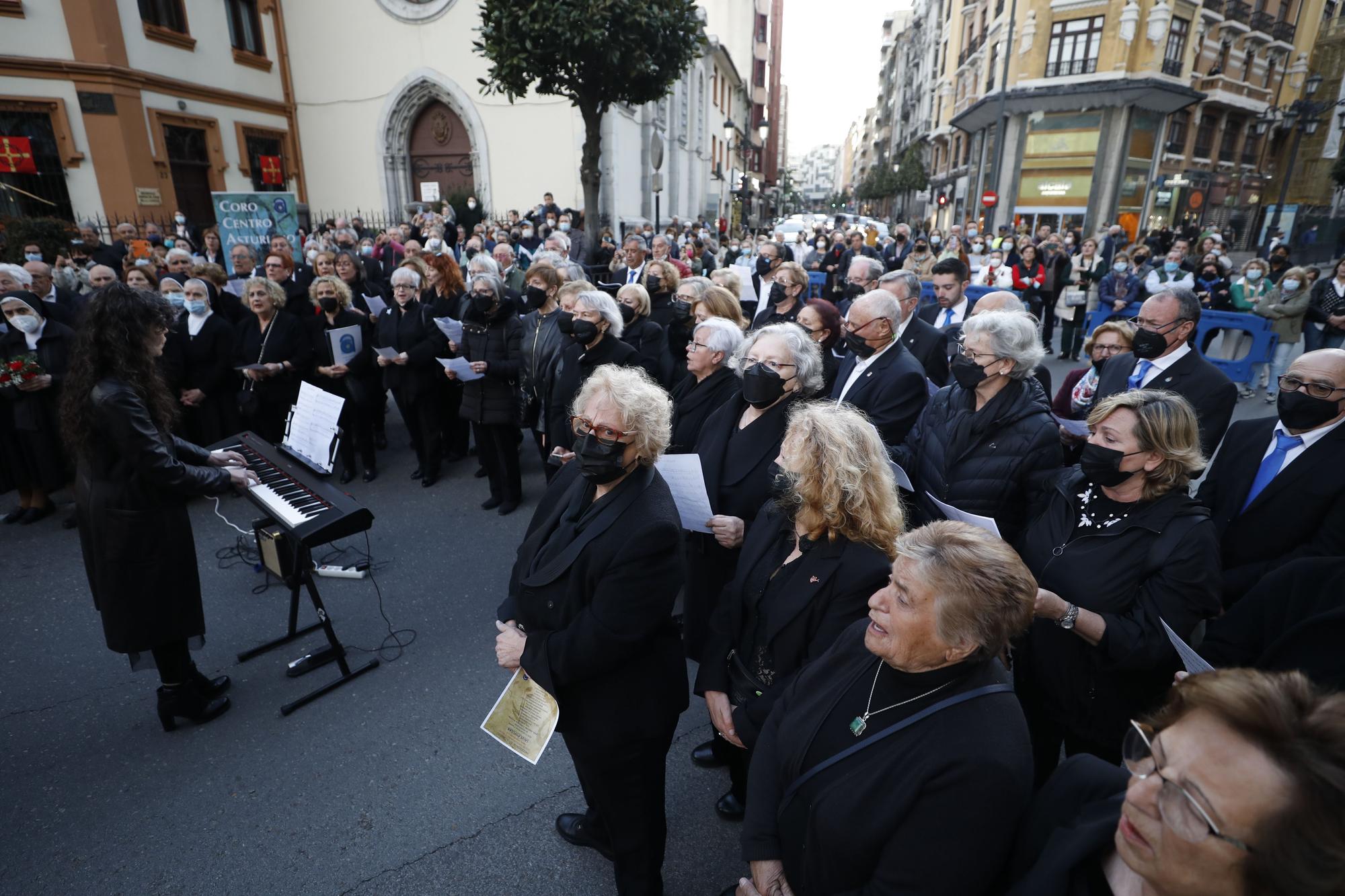 EN IMÁGENES: La imagen de Jesús Cautivo vuelve a recorrer las calles de Oviedo