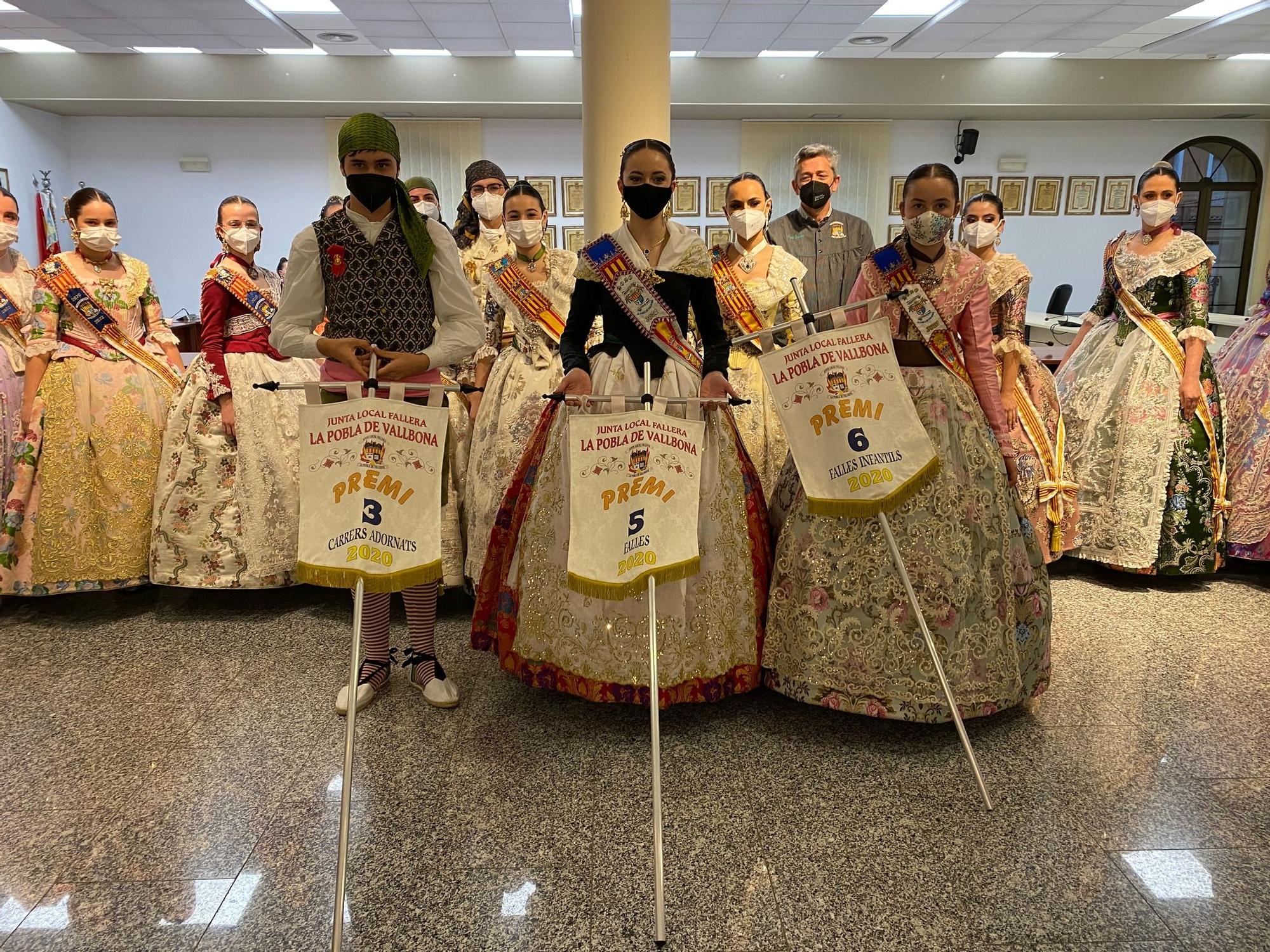 Recogida de premios de las Fallas de la Pobla de Vallbona