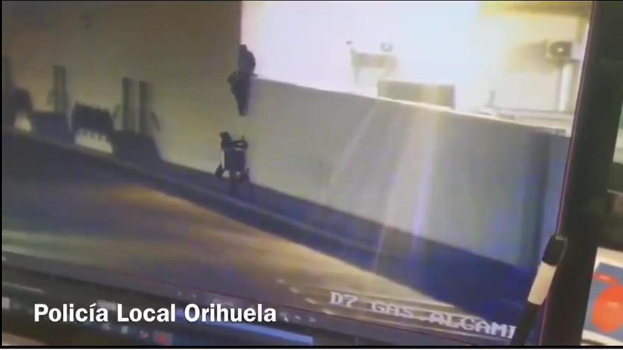 La Policía Local de Orihuela frustra un robo en una gran superficie de La Zenia Boulevard