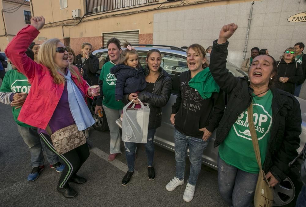 La PAH celebra la paralización del desahucio