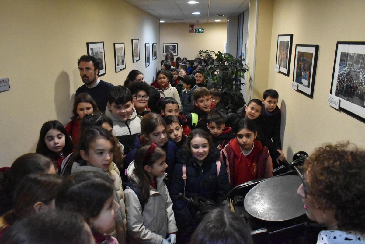 Fotogalería | El colegio María Auxiliadora de Cáceres visita El Periódico Extremadura