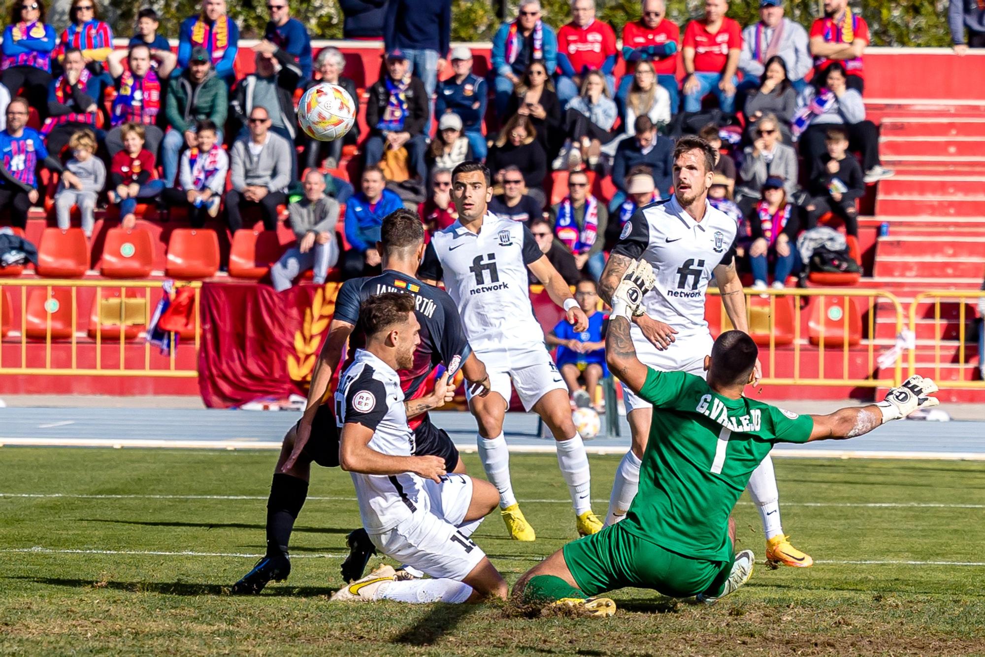 Un tempranero gol de Toner da un triunfo vital a los de César Ferrando y deja sin liderato a los de Fernando Estévez