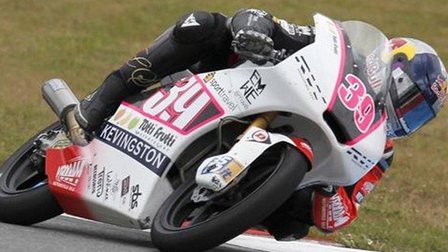 El mallorquín Salom gana la carrera de Moto3