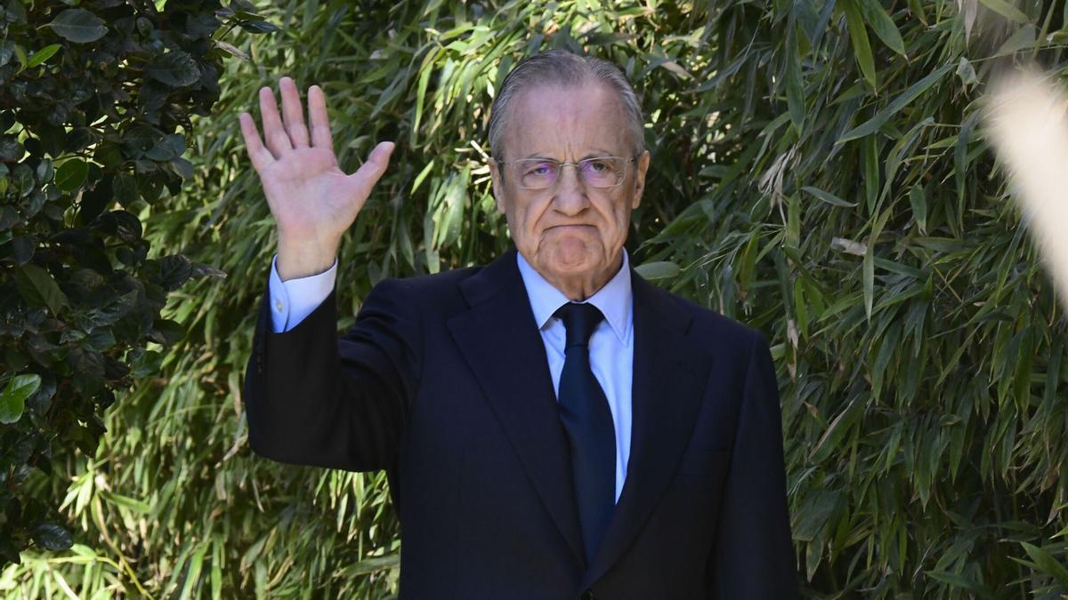 Florentino Pérez visita a la plantilla del Real Madrid en su hotel de concentración en Sevilla