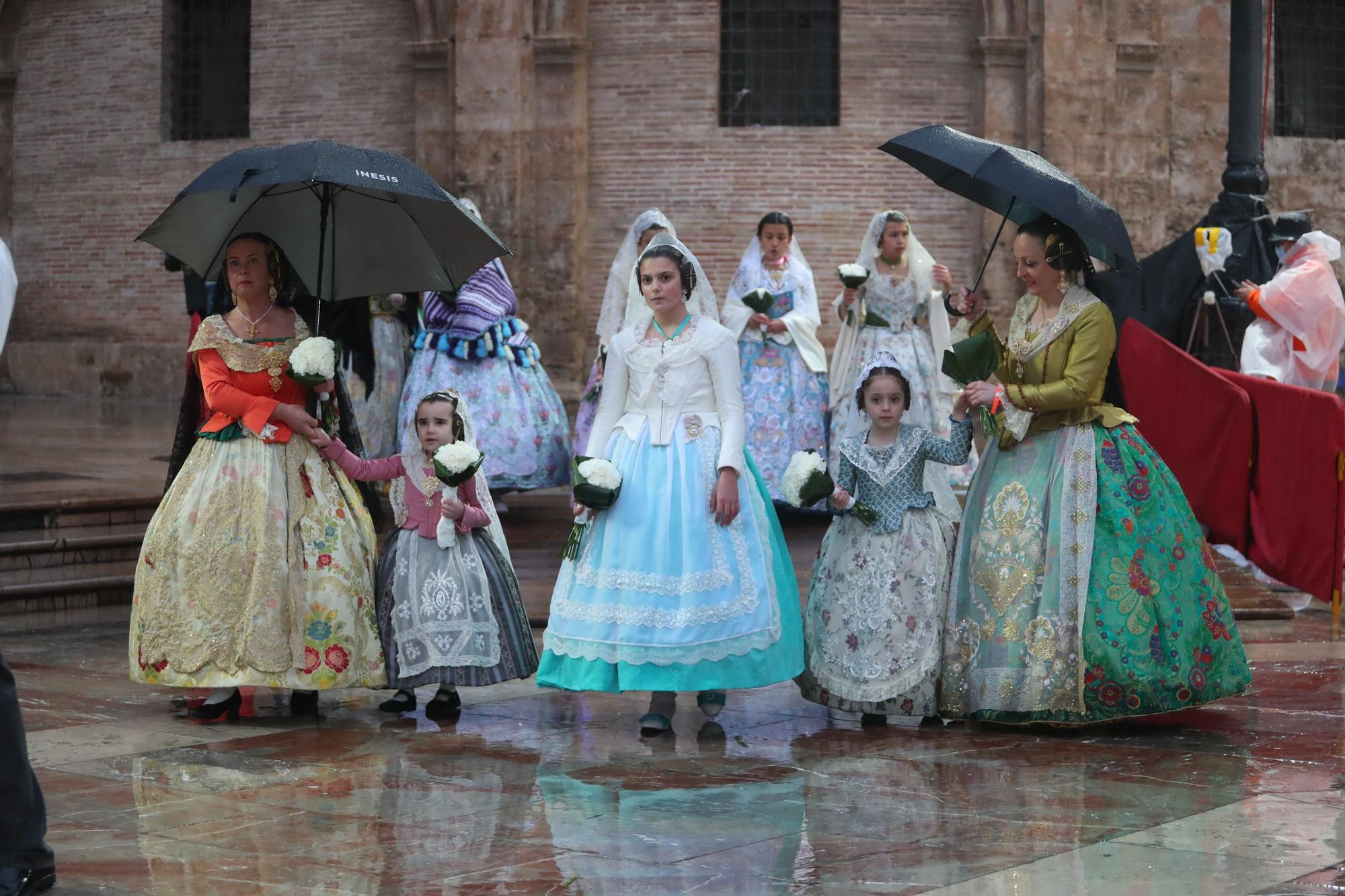 Búscate en el primer día de ofrenda por la calle de la Paz (entre las 18:00 a las 19:00 horas)