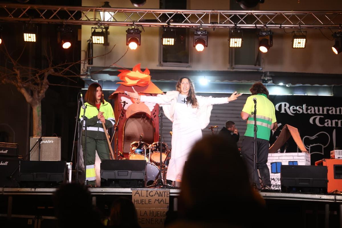 Doña Cuaresma y doña Karnalia, caracterizadas en el pregón.