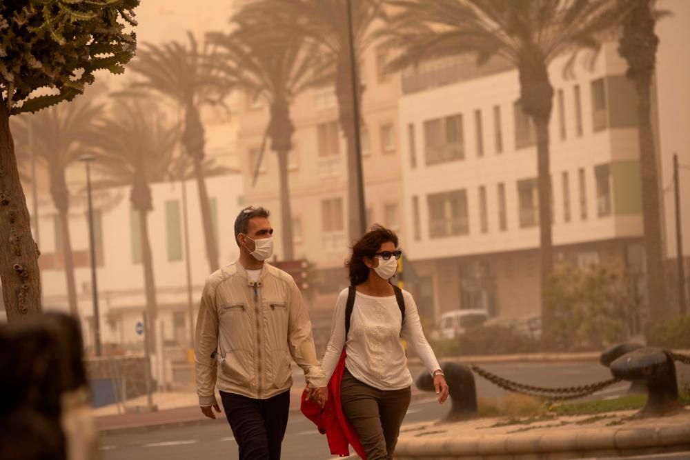 La calima engulle las Canarias