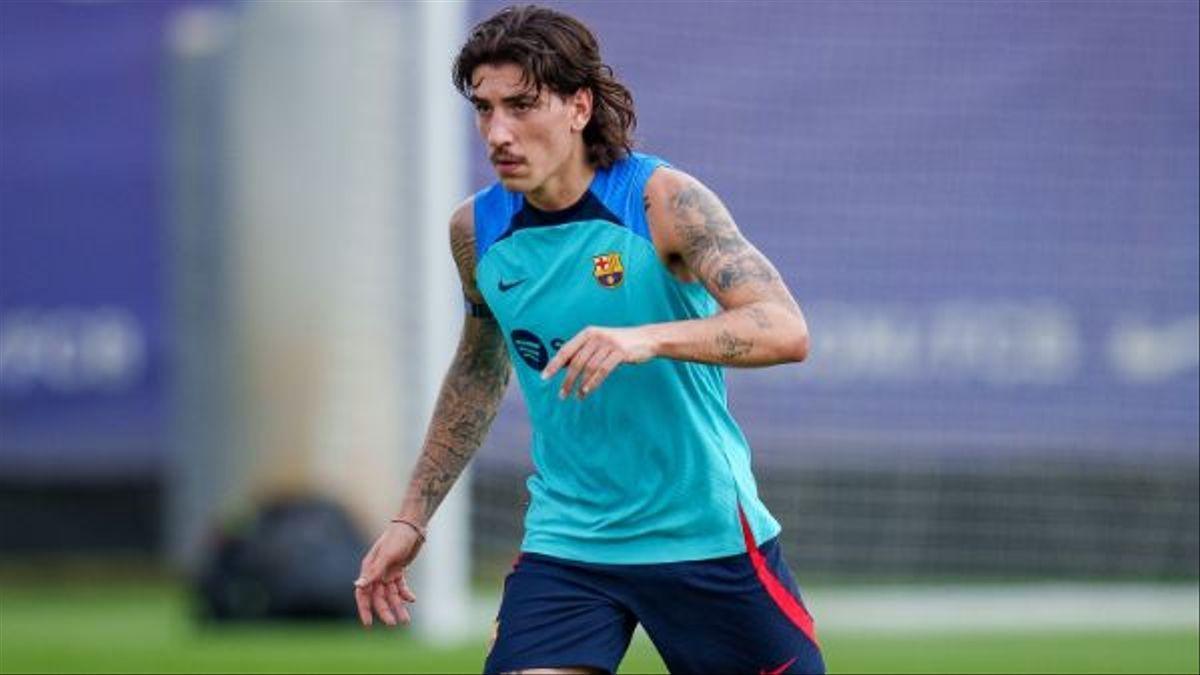 Bellerín, en un entrenamiento con el Barcelona en la ciudad deportiva de Sant Joan Despí.