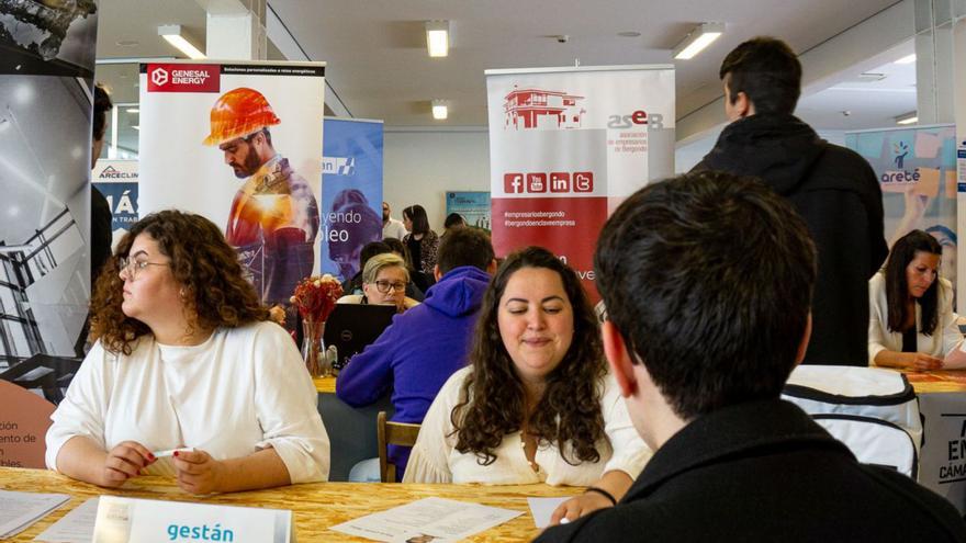 A Feira do Emprego foi organizada pola Cámara da Coruña e celebrouse no Fórum Carballo