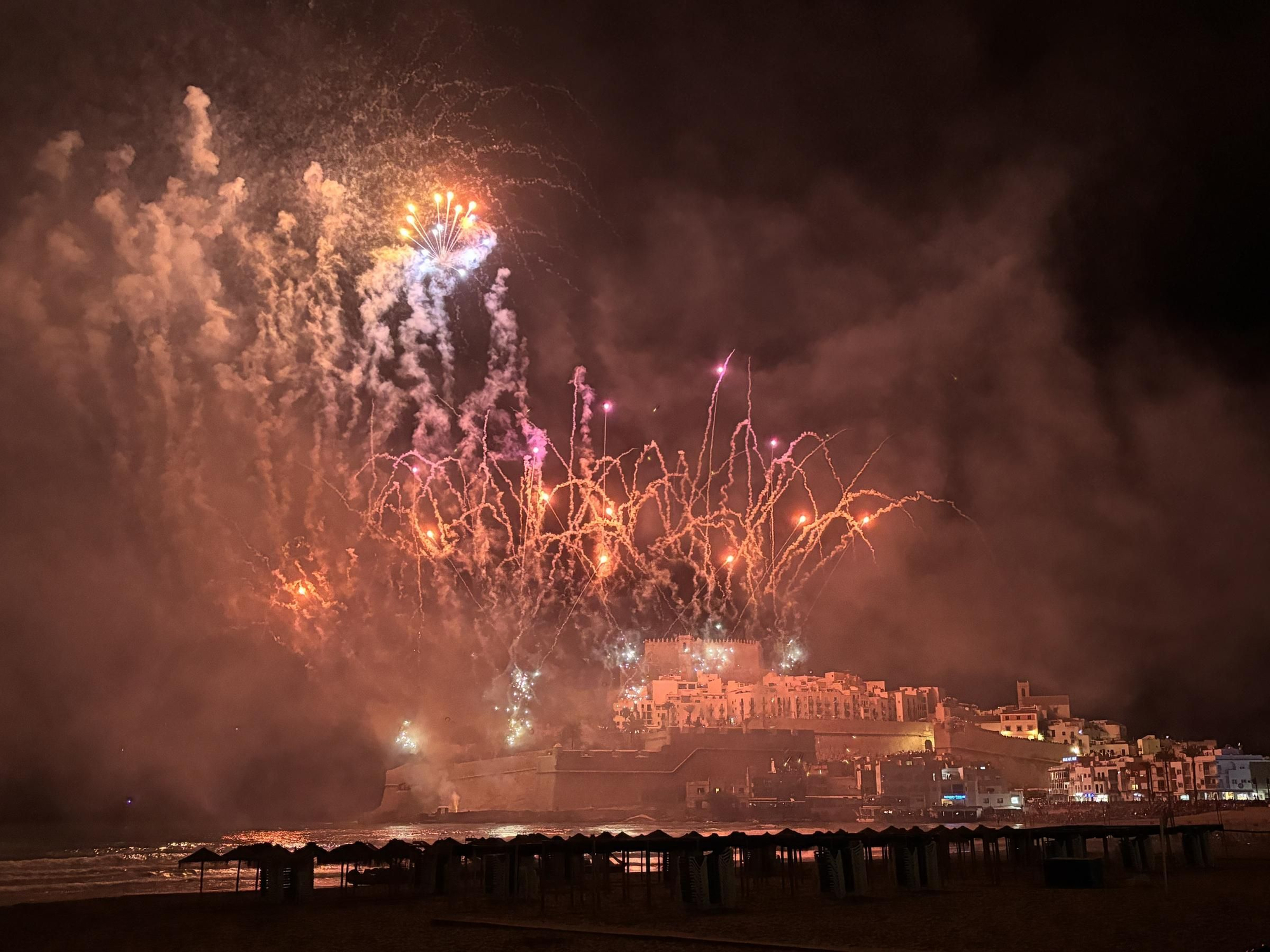 FOTOGALERÍA I Luz, fuego, color y música en el piromusical de Peñíscola