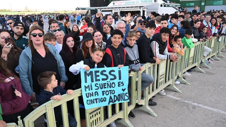 Los alumnos dejan las aulas vacías (con permiso) para ir a ver a Messi entrenar en Elche