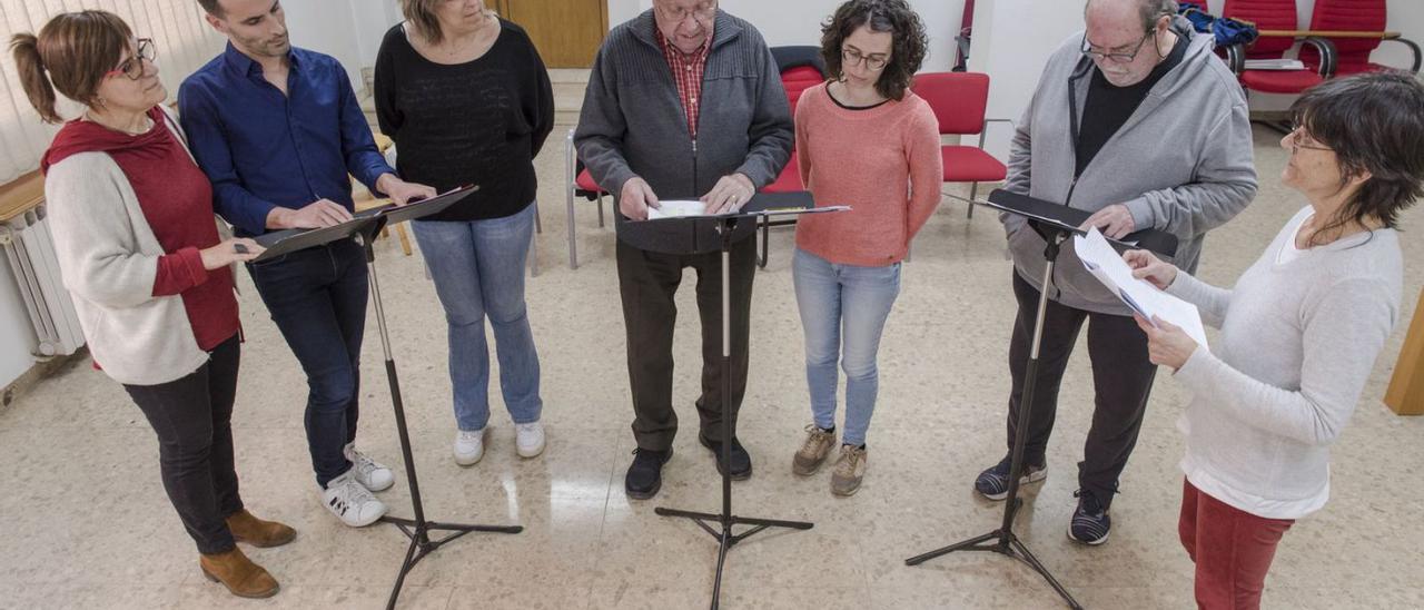 El Grup de Teatre els Carlins va obrir els actes del centenari amb una lectura de «La dida», l’abril | ARXIU/OSCAR BAYONA