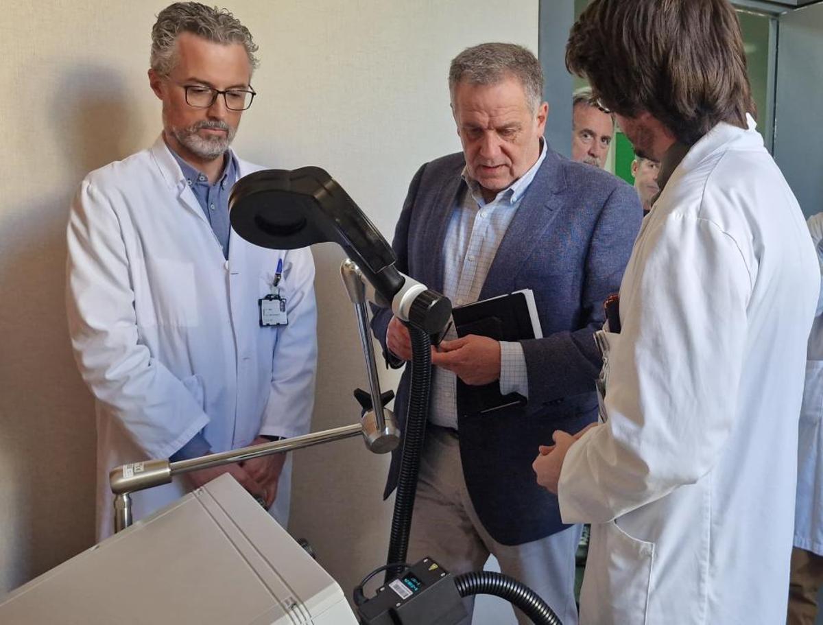El director general de Salud Mental, Bartolomé Pérez Gálvez, en la unidad de Castellón recién inaugurada