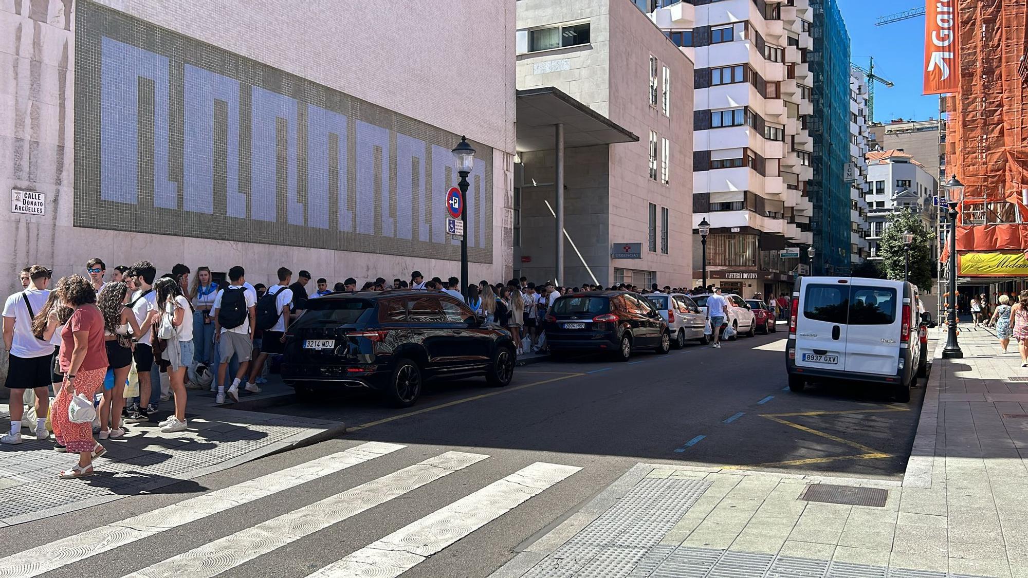 Colas kilométricas para los autobuses de Gijón al Carmín de la Pola