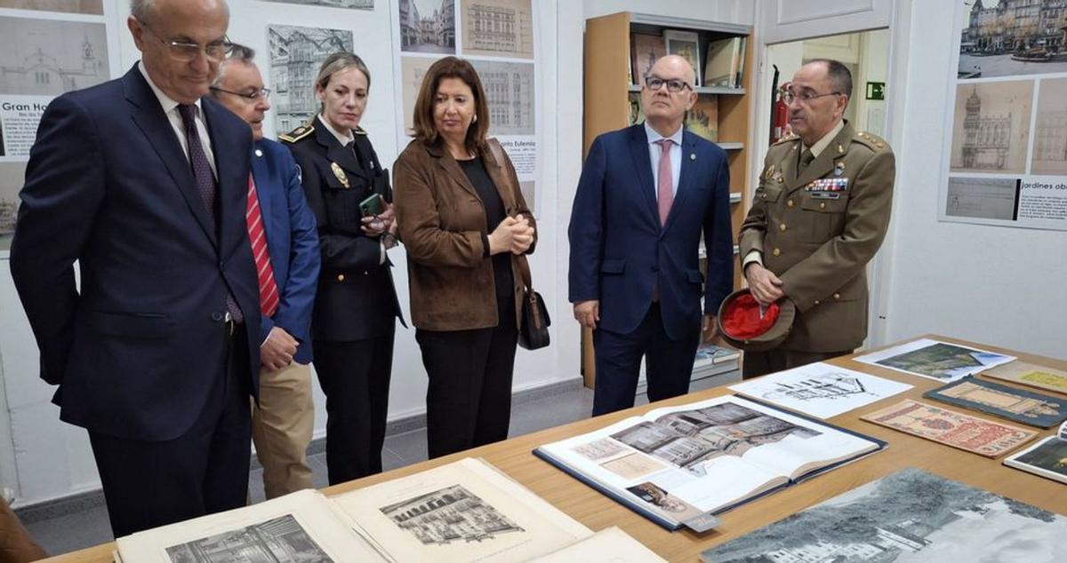 Lucila Vázquez-Gulías y Eladio Santos, en el centro. | FdV