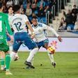Landázuri y Alassan, en una jugada del partido Tenerife-Racing de Ferrol.