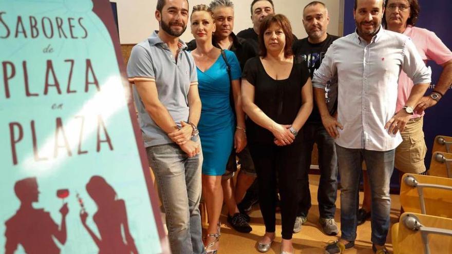 Asistentes, ayer, a la presentación de la iniciativa &quot;Sabores de plaza en plaza&quot;.