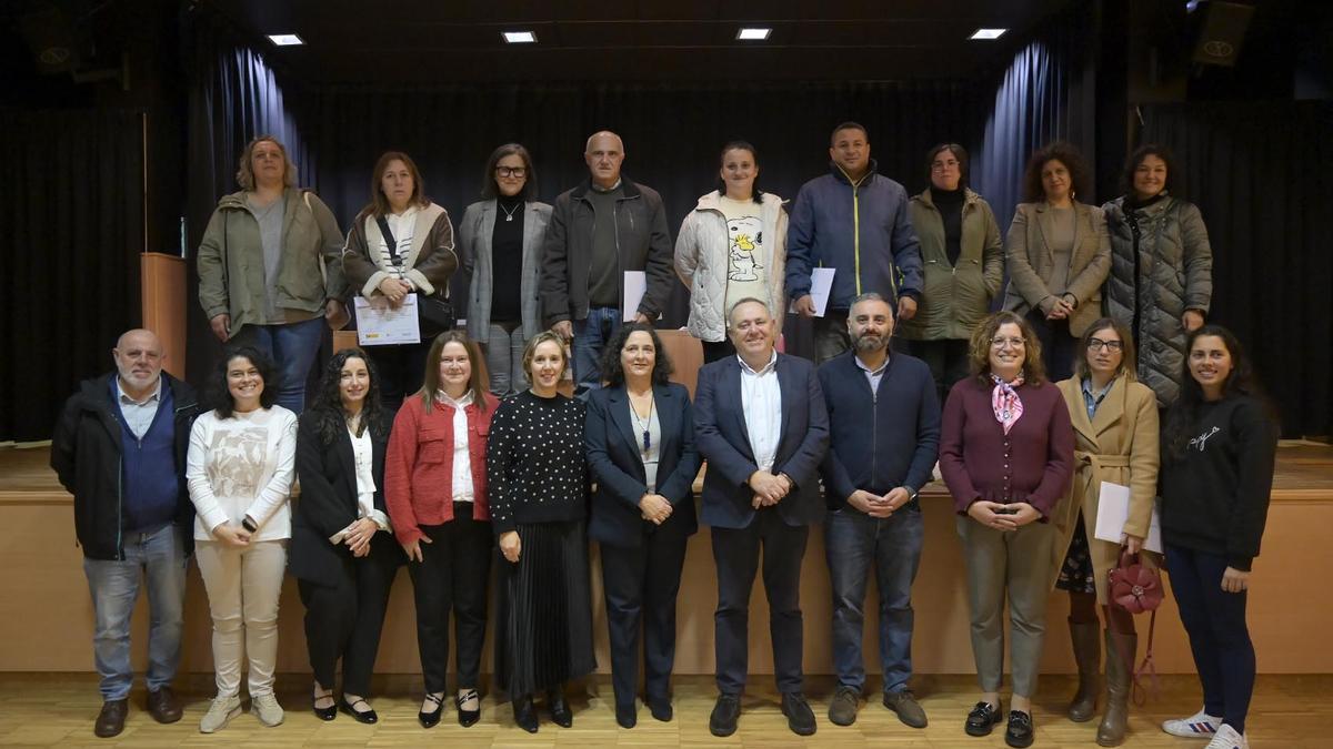 Participantes no acto de clausura do Programa Integrado do Emprego.