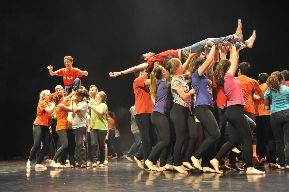 350 alumnes d''ESO ballen al Fem Dansa!