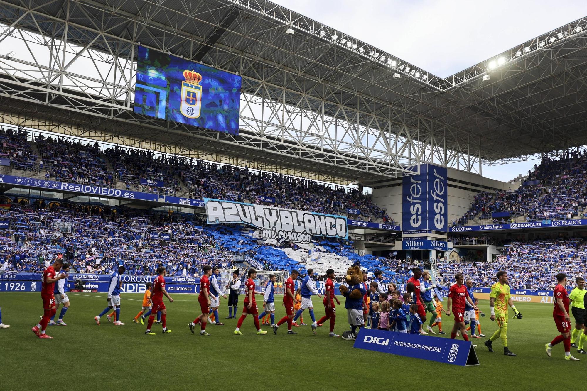 EN IMÁGENES: Ambientazo en la valiosa victoria del Oviedo contra el Zaragoza