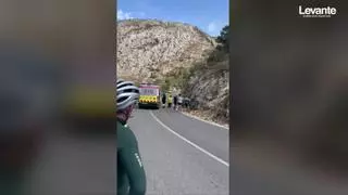 Un ciclista de Dénia sufre una gravísima caída al cruzársele un jabalí en Castell de Castells