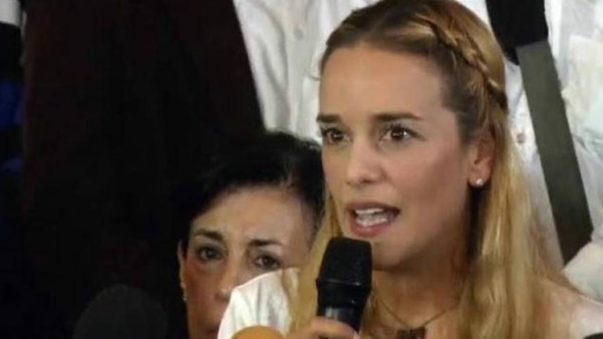 La esposa de Leopoldo López acusa a Maduro del asesinato de un opositor