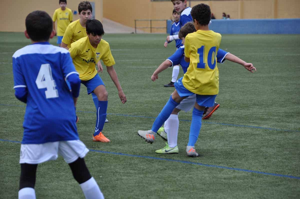 Imágenes de la jornada de fútbol base (17/18 abril)