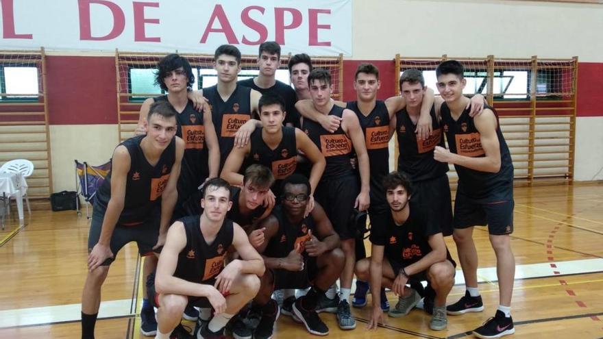 Componentes del Valencia Basket júnior, vencedor del torneo