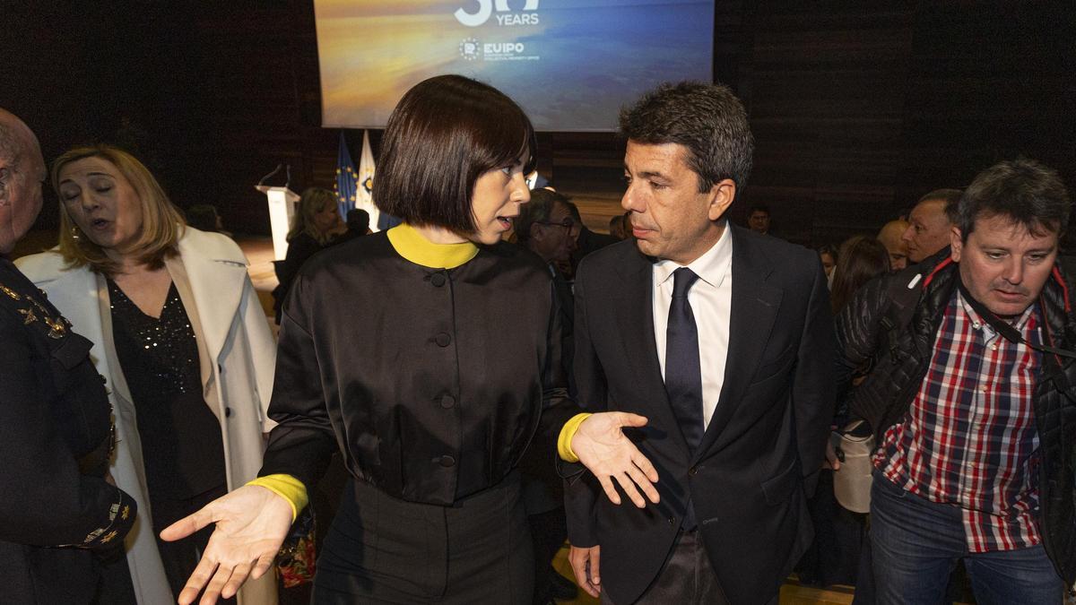La ministra y líder del PSPV, Diana Morant, y el president de la Generalitat, Carlos Mazón, juntos en un acto.