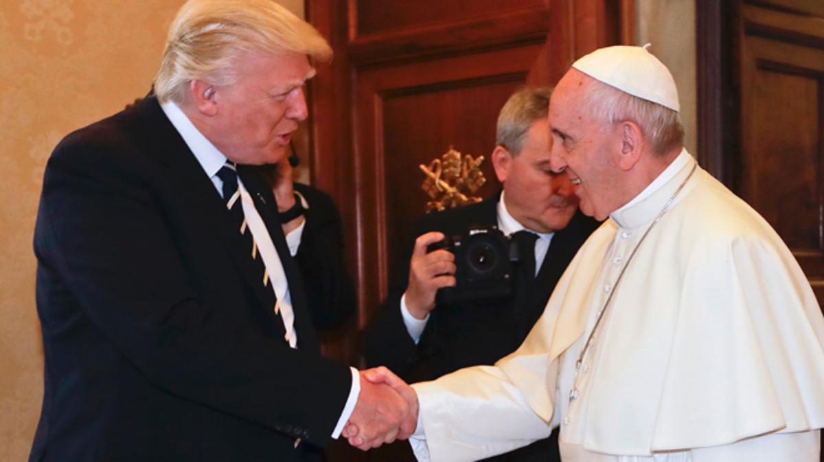 Frío recibimiento del papa Francisco a Donald Trump.