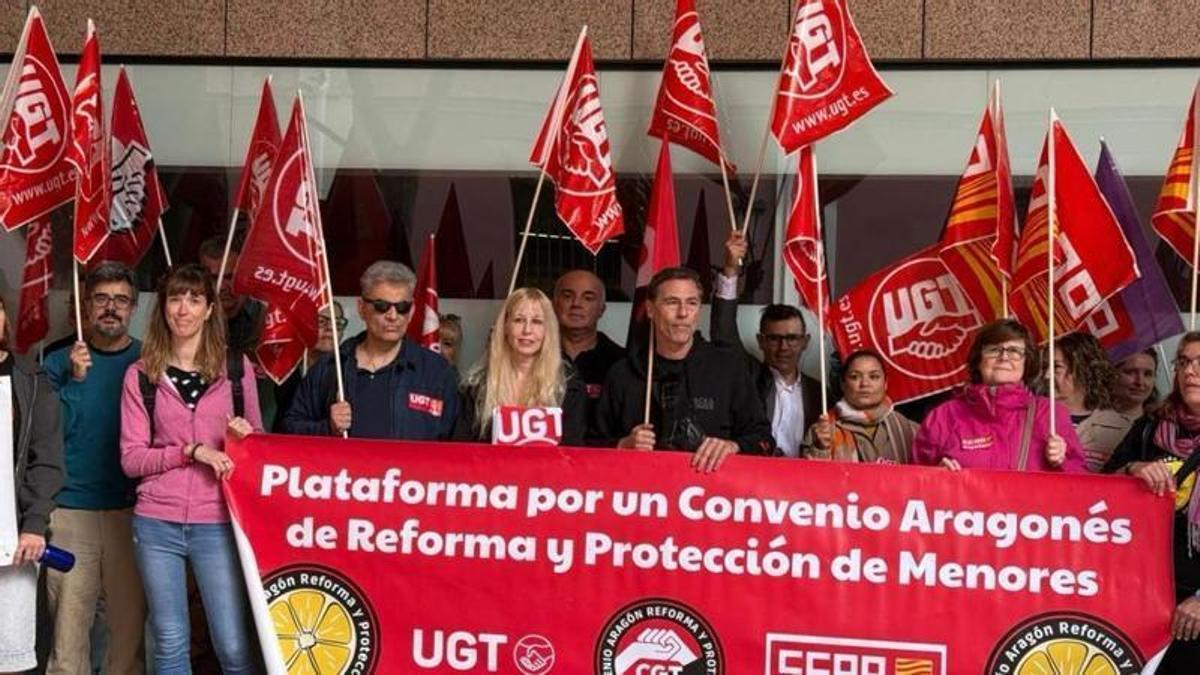 Protesta de los trabajadores del sector de protección de menores en Aragón en una imagen de archivo.