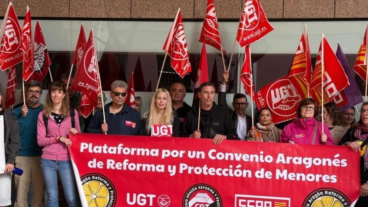 Protesta de los trabajadores del sector de protección de menores en Aragón en una imagen de archivo.
