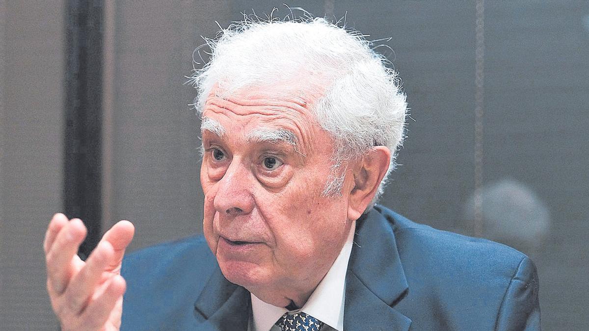 Javier Rupérez, en un momento de la entrevista.