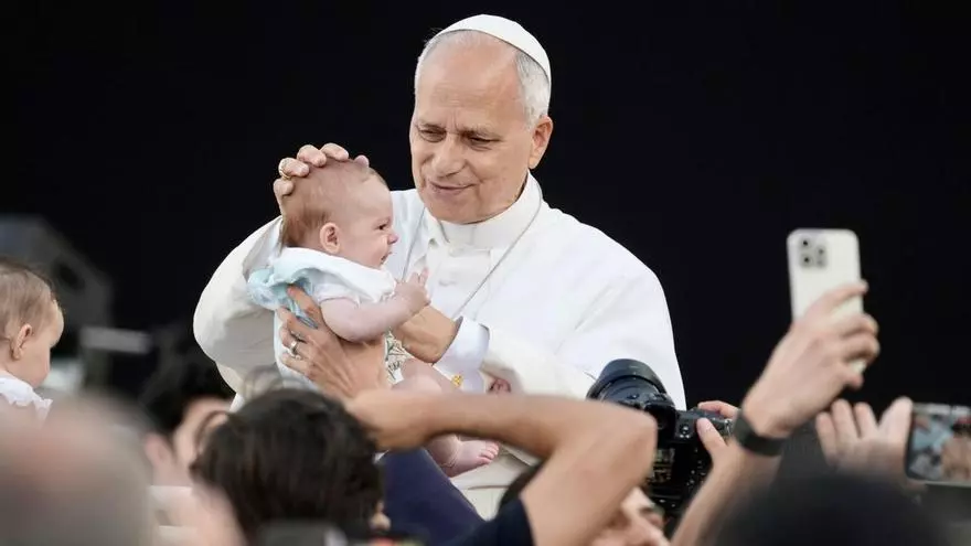 El Papa carga contra el "culto a la imagen" y los "feminicidios" en la vigilia de Montjuïc