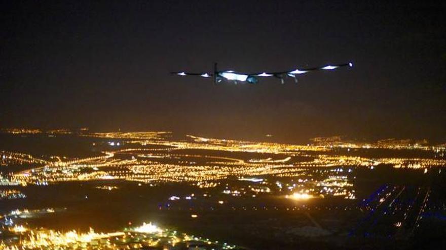 El &#039;Solar Impulse II&#039; bate dos récords mundiales al aterrizar en Hawái