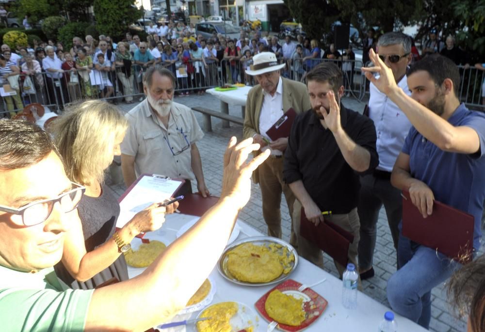 Concurso de tortilla en la fiesta de O Castrillón