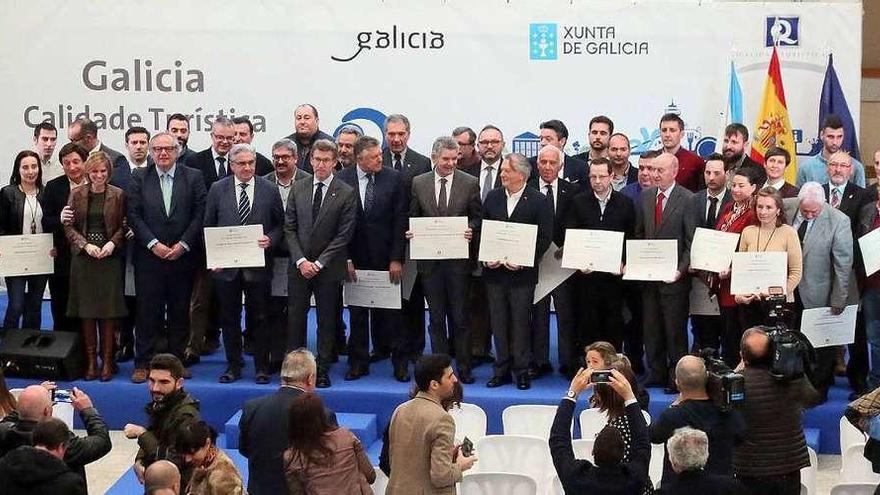 Entrega de los reconocimientos Q de Calidad Turística 2017, ayer, en Bodegas La Val, en Salvaterra. // A.H.